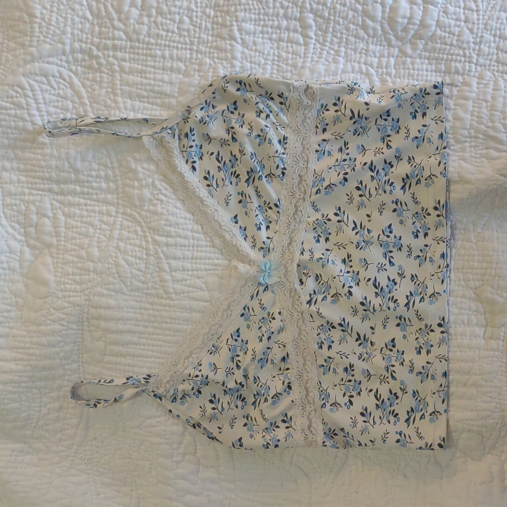 Blue flower top